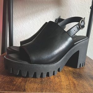 Madden Girl Platform Shoes. Size 7.